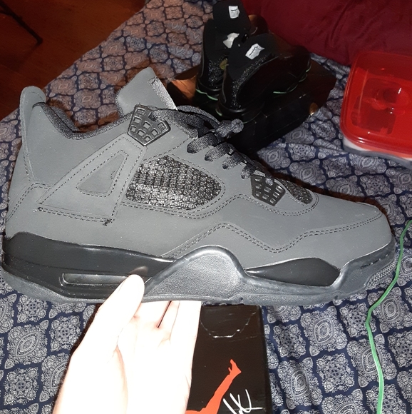 Brand new air Jordan retro 4 - Picture 2 of 7